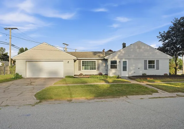 Photo 3 of Sale Pending at 920 W Old Ridge Rd, Hobart, IN 46342 | MLS# 845278 | Listing updated on 2026-09-19