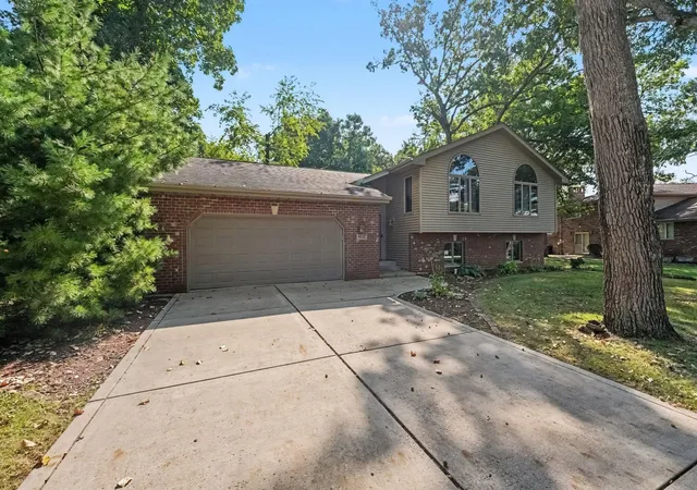Photo 1 of Single family home for sale at 8647 Magnolia St, Saint John, IN 46373 | MLS# 845305 | Listing updated on 2026-10-09