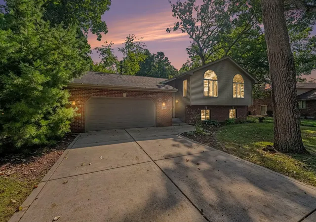 Photo 3 of Single family home for sale at 8647 Magnolia St, Saint John, IN 46373 | MLS# 845305 | Listing updated on 2026-10-09