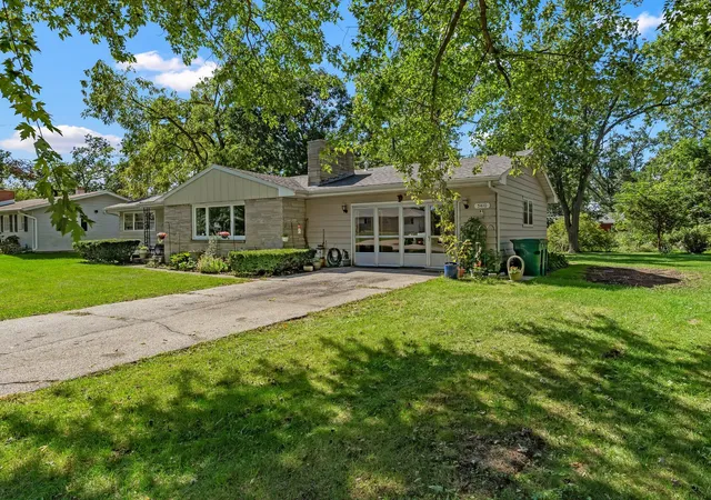 Photo 2 of Single family home for sale at 5410 Marcella Rd, Merrillville, IN 46410 | MLS# 845993 | Listing updated on 2026-09-28