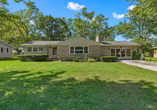 Photo 3 of Single family home for sale at 5410 Marcella Rd, Merrillville, IN 46410 | MLS# 845993 | Listing updated on 2026-09-28
