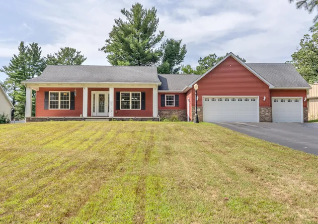 Photo 3 of Sale Pending at 12036 Oakwood Dr, De Motte, IN 46310 | MLS# 845584 | Listing updated on 2026-10-09