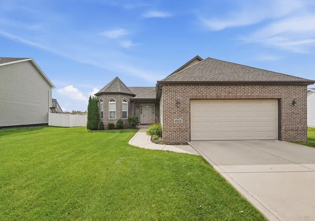Photo 1 of Single family home for sale at 6828 Wallace St, Merrillville, IN 46410 | MLS# 845800 | Listing updated on 2026-09-25