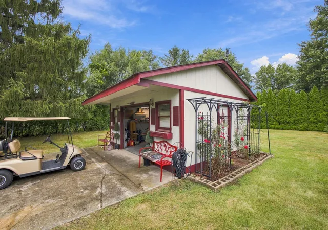 Photo 3 of Single family home for sale at 247 Westgate Dr, Valparaiso, IN 46385 | MLS# 845656 | Listing updated on 2026-09-21