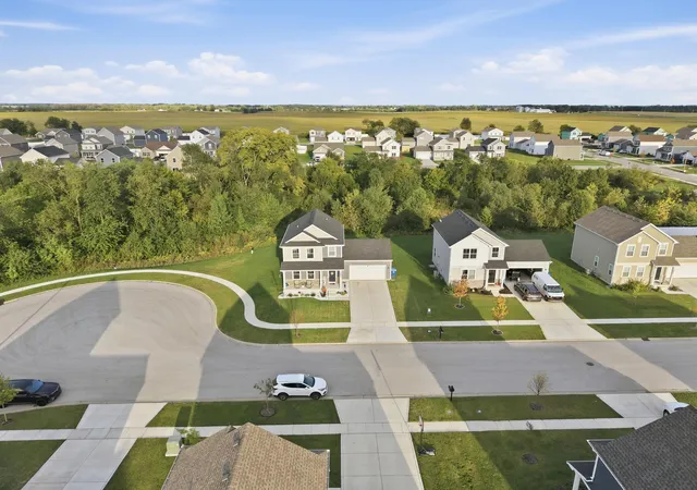 Photo 3 of Single family home for sale at 17811 Crk View Ct, Lowell, IN 46356 | MLS# 845779 | Listing updated on 2026-09-24