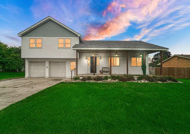 Photo 1 of Single family home for sale at 18320 Cline Ave, Lowell, IN 46356 | MLS# 845898 | Listing updated on 2026-09-25
