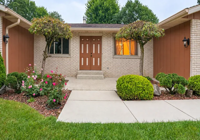 Photo 3 of Single family home for sale at 2633 N Stuyvesant Ln, La Porte, IN 46350 | MLS# 845598 | Listing updated on 2026-09-21