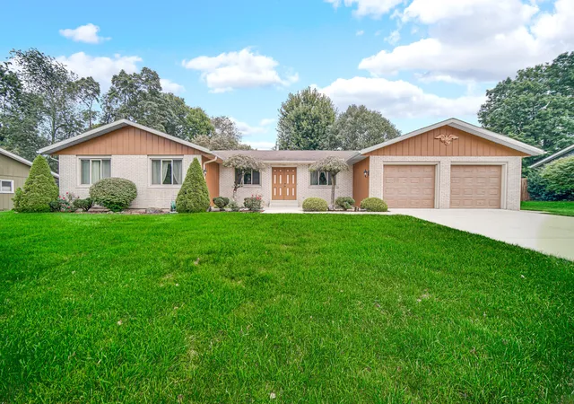 Single family home for sale at 2633 N Stuyvesant Ln, La Porte, IN 46350 | MLS# 845598