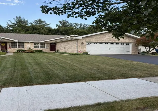 Townhouse for sale at 3133 Union Cir, Crown Point, IN 46307 | MLS# 845425