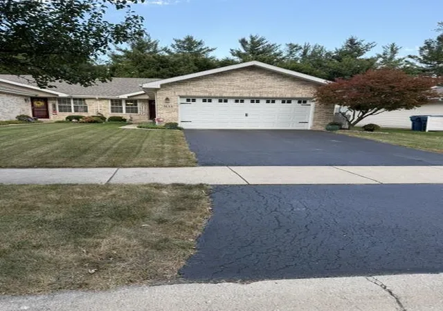 Photo 2 of Townhouse for sale at 3133 Union Cir, Crown Point, IN 46307 | MLS# 845425 | Listing updated on 2026-09-17