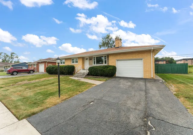 Photo 3 of Sale Pending at 5600 Grant St, Merrillville, IN 46410 | MLS# 845530 | Listing updated on 2026-10-02