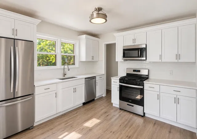 Photo 3 of Single family home for sale at 420 N Lake St, Gary, IN 46403 | MLS# 846020 | Listing updated on 2026-09-29