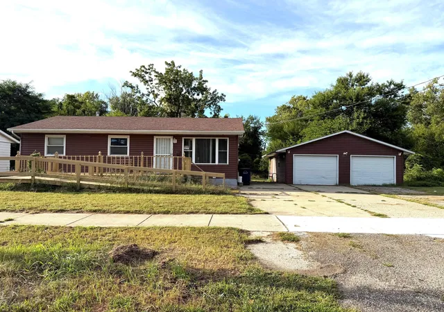 Photo 1 of Single family home for sale at 905 W 7th Street, Michigan City, IN 46360 | MLS# 845427 | Listing updated on 2026-09-17