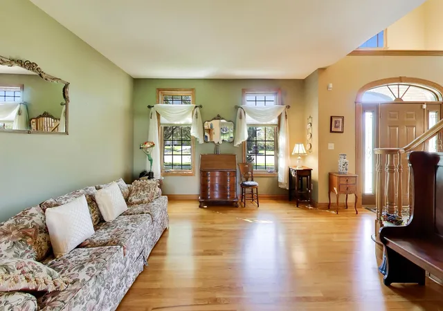 Photo 3 of Single family home for sale at 1933 Rosewood Ct, Munster, IN 46321 | MLS# 845587 | Listing updated on 2026-10-01