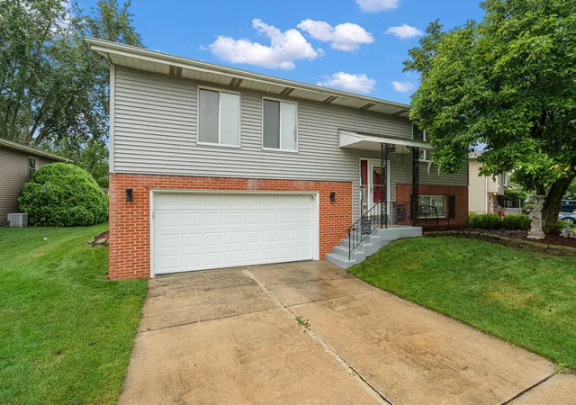 Photo 1 of Single family home for sale at 3081 Parkwood Pl, Crown Point, IN 46307 | MLS# 845461 | Listing updated on 2026-09-21