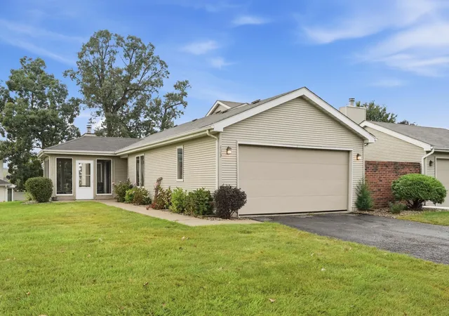Photo 1 of Sale Pending at 433 Deerpath Dr W, Schererville, IN 46375 | MLS# 845561 | Listing updated on 2026-09-24