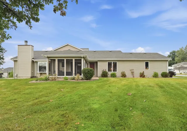 Photo 3 of Sale Pending at 433 Deerpath Dr W, Schererville, IN 46375 | MLS# 845561 | Listing updated on 2026-09-24