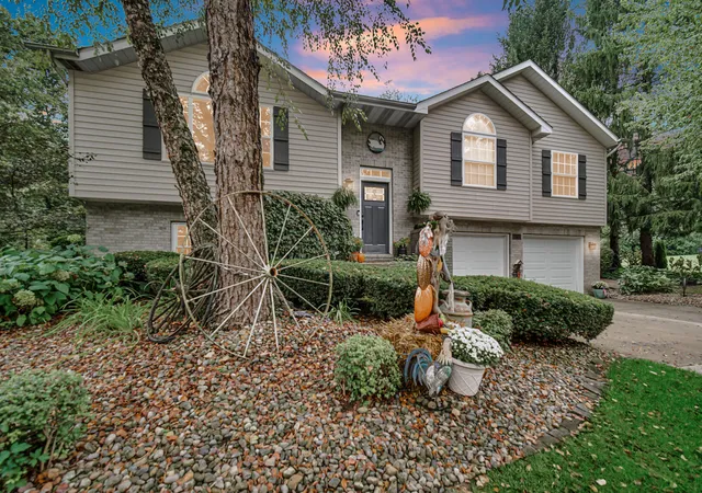 Photo 1 of Single family home for sale at 2667 High Sierra Dr, Valparaiso, IN 46385 | MLS# 845523 | Listing updated on 2026-09-21