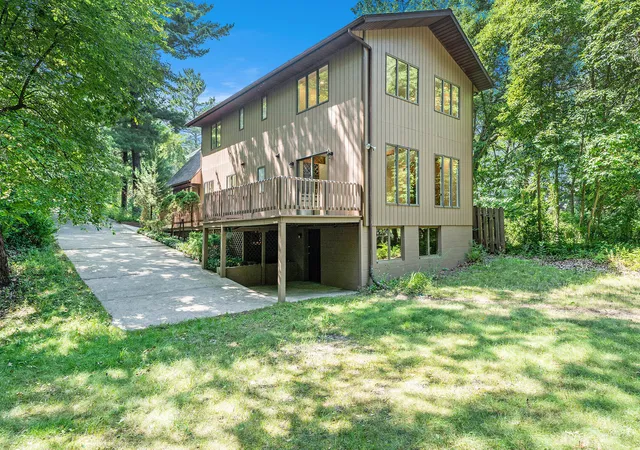 Photo 3 of Single family home for sale at 23 Lake Shore County Rd, Beverly Shores, IN 46301 | MLS# 845592 | Listing updated on 2026-09-20