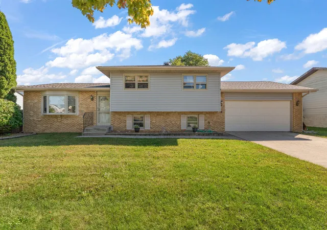 Photo 1 of Sale Pending at 7465 Grant St, Merrillville, IN 46410 | MLS# 846126 | Listing updated on 2026-10-04