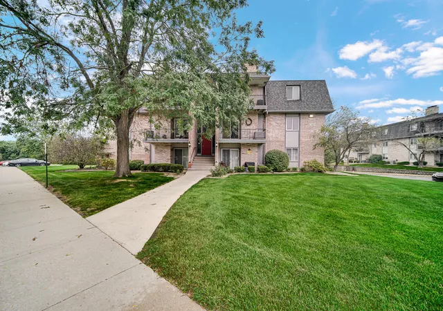 Photo 2 of Condo for sale at 1720 Homan Dr #208, Schererville, IN 46375 | MLS# 845689 | Listing updated on 2026-09-28