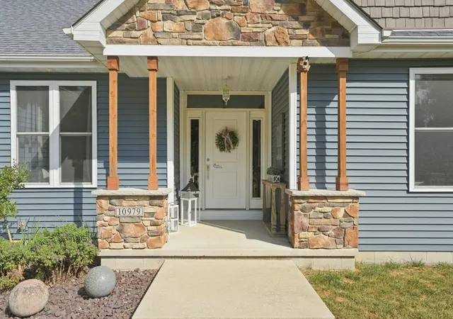 Photo 4 of Sale Pending at 10979 W Makeever Dr, De Motte, IN 46310 | MLS# 845500 | Listing updated on 2026-09-19