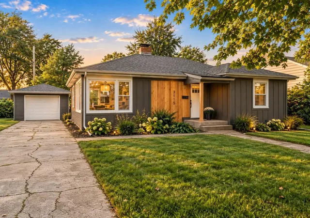 Single family home for sale at 3115 Franklin St, Highland, IN 46322 | MLS# 845509