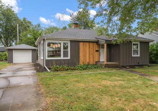 Photo 1 of Single family home for sale at 3115 Franklin St, Highland, IN 46322 | MLS# 845509 | Listing updated on 2026-09-30