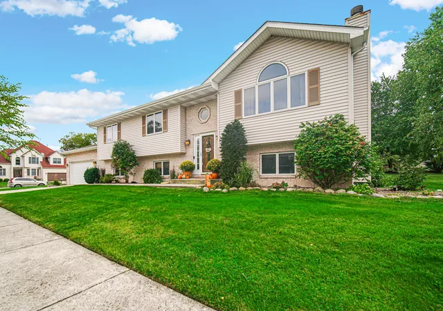 Photo 1 of Single family home for sale at 1509 Mockingbird Dr, Crown Point, IN 46307 | MLS# 845707 | Listing updated on 2026-09-22