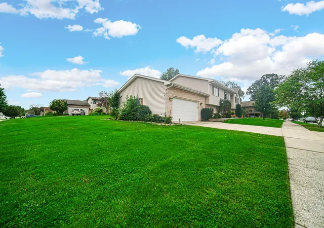 Photo 2 of Single family home for sale at 1509 Mockingbird Dr, Crown Point, IN 46307 | MLS# 845707 | Listing updated on 2026-09-22