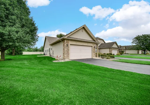 Photo 3 of Sale Pending at 1284 Bluebell Trl, Schererville, IN 46375 | MLS# 845629 | Listing updated on 2026-10-05