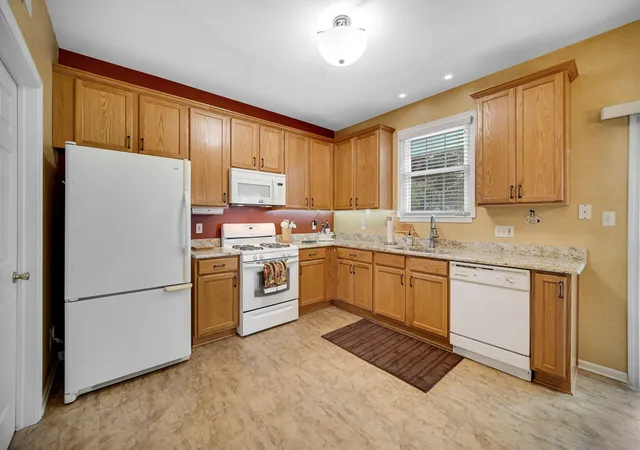 Photo 4 of Sale Pending at 1284 Bluebell Trl, Schererville, IN 46375 | MLS# 845629 | Listing updated on 2026-10-05