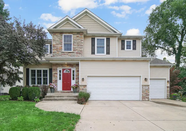 Single family home for sale at 885 London Ln, Valparaiso, IN 46383 | MLS# 845759