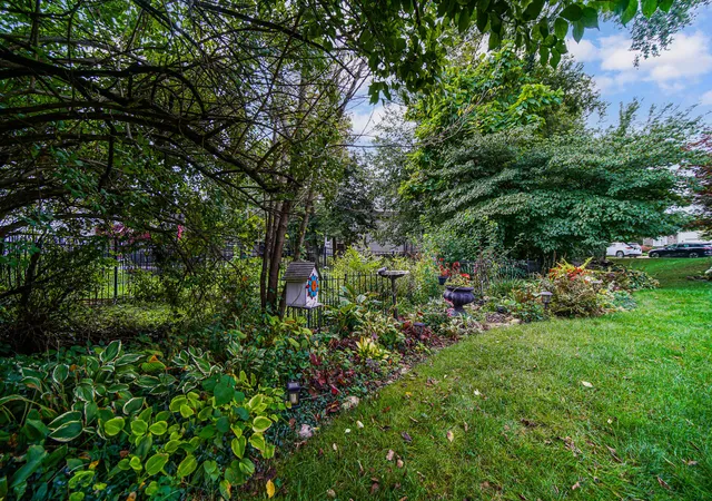 Photo 4 of Single family home for sale at 885 London Ln, Valparaiso, IN 46383 | MLS# 845759 | Listing updated on 2026-09-24