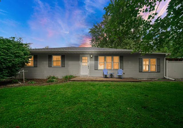 Photo 2 of Single family home for sale at 140 Hjelm Rd, Chesterton, IN 46304 | MLS# 845546 | Listing updated on 2026-09-29