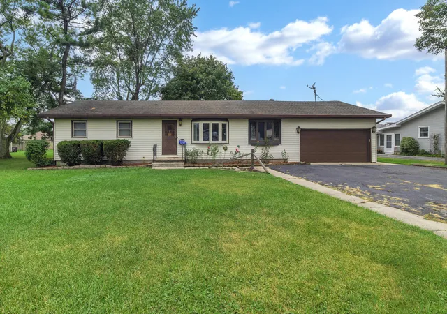 Photo 1 of Single family home for sale at 10404 Noble St, Crown Point, IN 46307 | MLS# 845578 | Listing updated on 2026-09-22