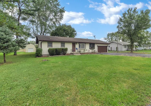 Photo 2 of Single family home for sale at 10404 Noble St, Crown Point, IN 46307 | MLS# 845578 | Listing updated on 2026-09-22