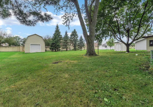 Photo 3 of Single family home for sale at 10404 Noble St, Crown Point, IN 46307 | MLS# 845578 | Listing updated on 2026-09-22