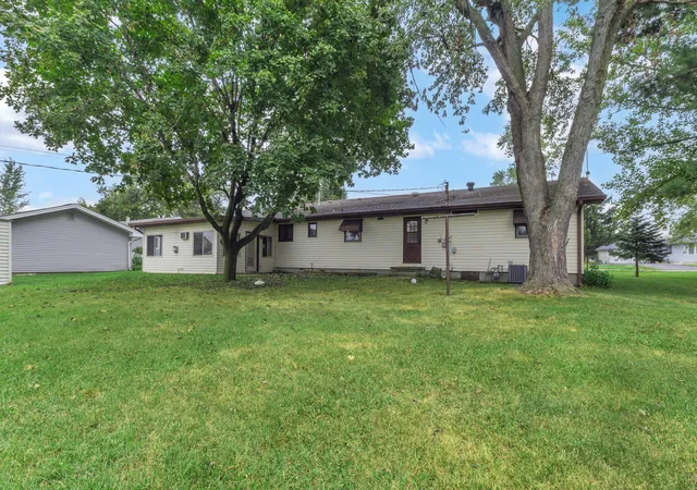 Photo 4 of Single family home for sale at 10404 Noble St, Crown Point, IN 46307 | MLS# 845578 | Listing updated on 2026-09-22