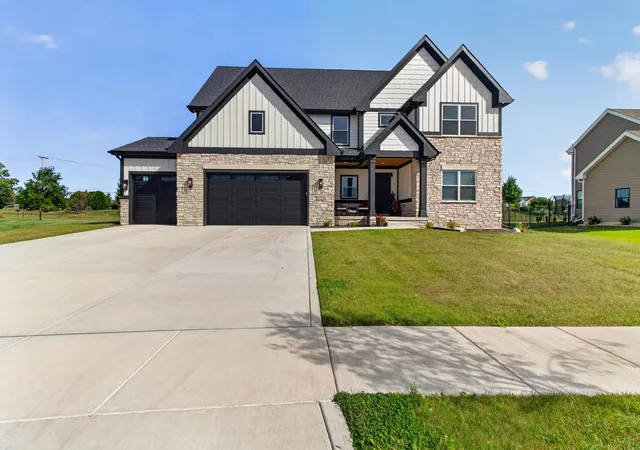 Photo 2 of Single family home for sale at 8322 Wyman Dr, Saint John, IN 46373 | MLS# 845577 | Listing updated on 2026-10-02