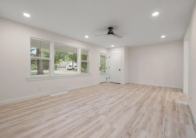Photo 4 of Single family home for sale at 155 Spectacle Dr, Valparaiso, IN 46383 | MLS# 845821 | Listing updated on 2026-09-24