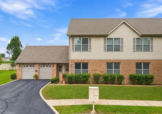 Photo 3 of Condo for sale at 11014 Beacon Ct, Saint John, IN 46373 | MLS# 845685 | Listing updated on 2026-09-21