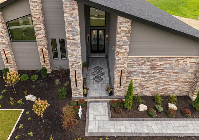 Photo 3 of Mansion for sale at 455 Stonebridge Pkwy, Valparaiso, IN 46383 | MLS# 845694 | Listing updated on 2026-09-21