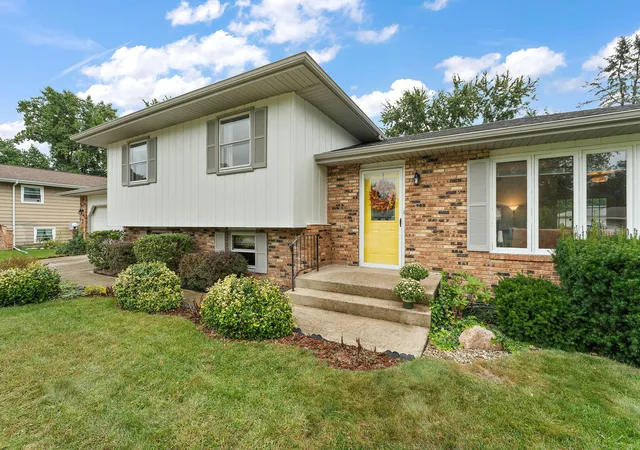 Photo 1 of Single family home for sale at 618 Dogwood Dr, Trail Creek, IN 46360 | MLS# 845564 | Listing updated on 2026-09-19
