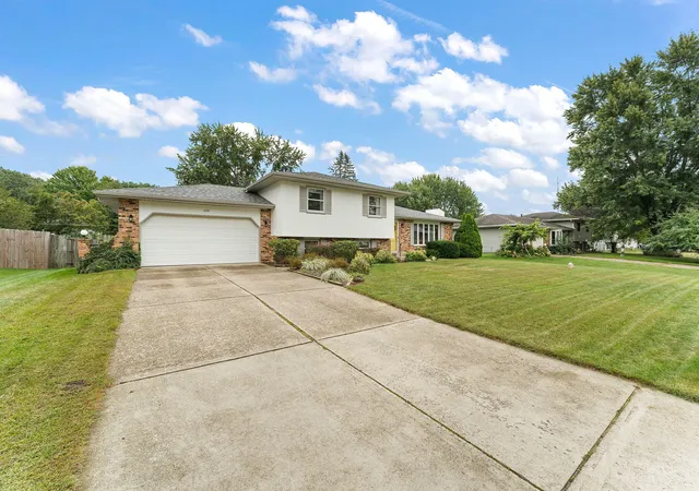 Photo 2 of Single family home for sale at 618 Dogwood Dr, Trail Creek, IN 46360 | MLS# 845564 | Listing updated on 2026-09-19