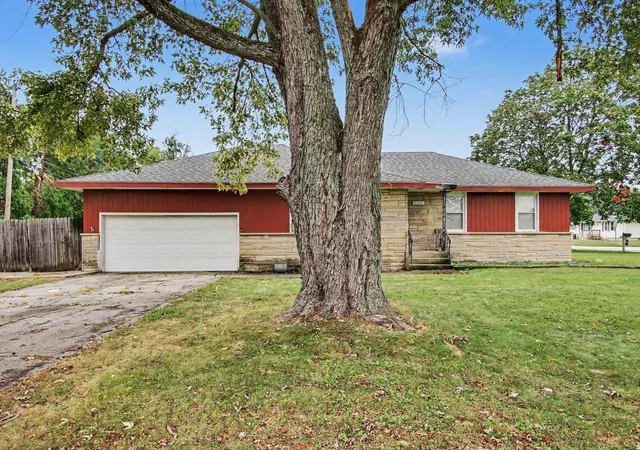 Photo 3 of Single family home for sale at 1702 Minnesota St, Hobart, IN 46342 | MLS# 845859 | Listing updated on 2026-09-24