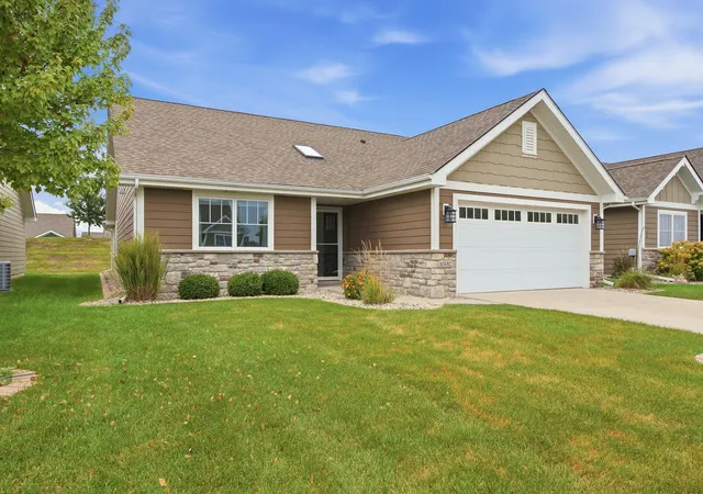 Photo 2 of Single family home for sale at 10532 Juniper Ln, Saint John, IN 46373 | MLS# 845590 | Listing updated on 2026-10-01