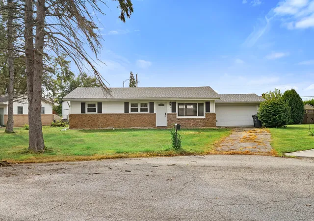 Single family home for sale at 20 Elm Ave, Hobart, IN 46342 | MLS# 845632