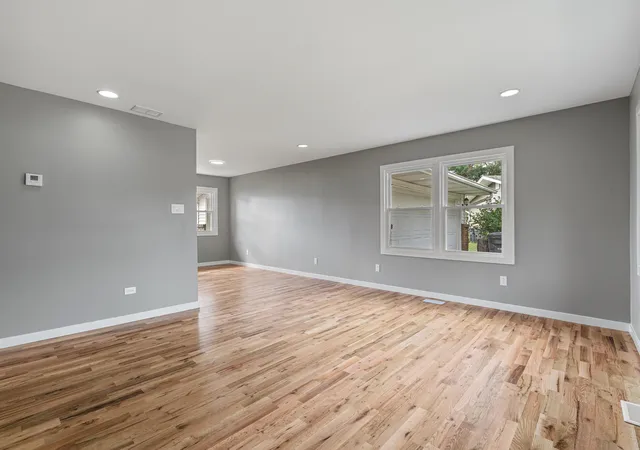 Photo 4 of Single family home for sale at 20 Elm Ave, Hobart, IN 46342 | MLS# 845632 | Listing updated on 2026-09-20