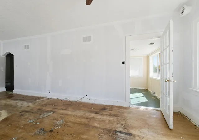 Photo 4 of Single family home for sale at 267 173rd Street, Hammond, IN 46324 | MLS# 845710 | Listing updated on 2026-09-22